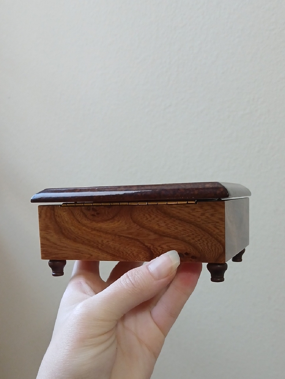Hand Crafted Mahogany Wood Inlay Music Box with Mandolin Motif | Brown - Picture 6 of 7